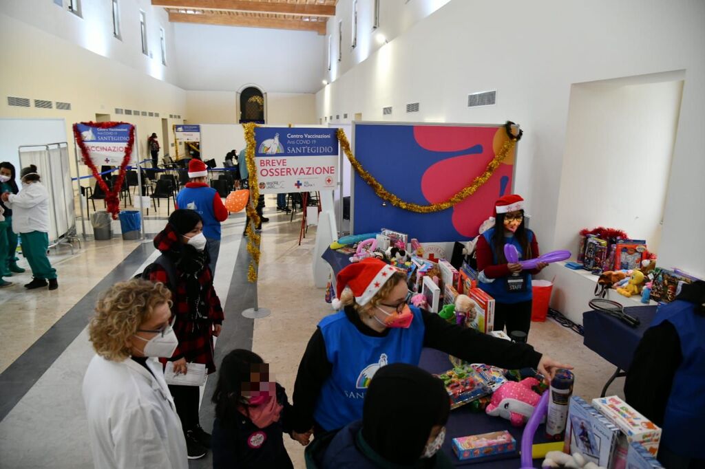 Journée portes ouvertes pour les enfants, aujourd'hui au Centre de Vaccination de Sant'Egidio à Rome : 
